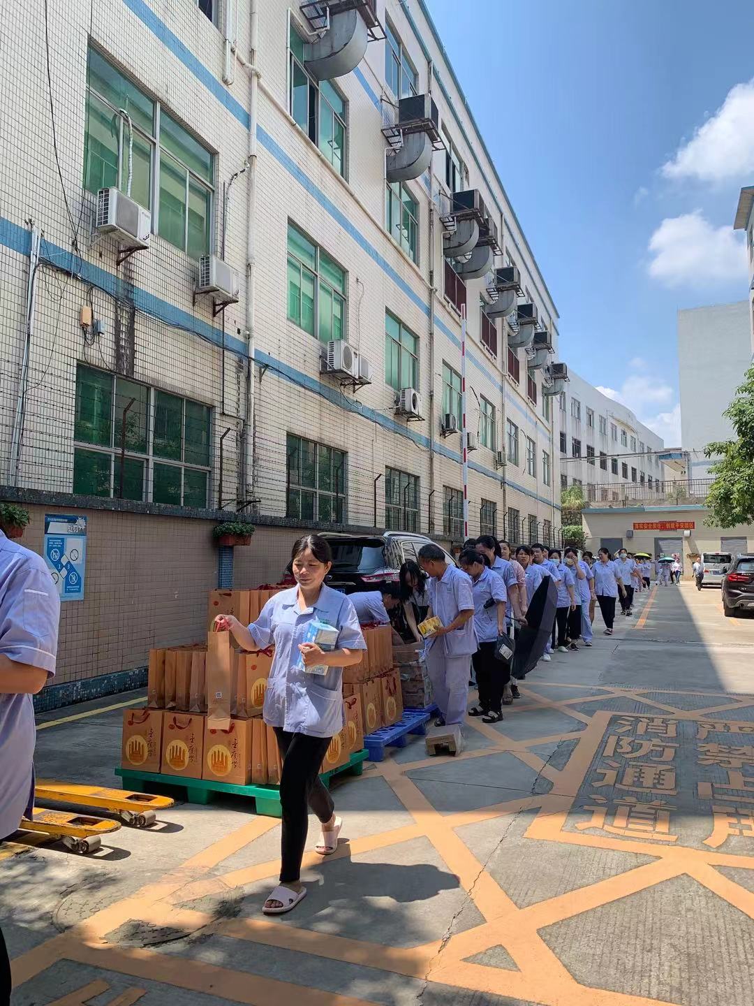 花季传媒APP下载入口化妆用品（深圳）有限公司预祝大家度过一个平安祥和、喜庆欢乐的中秋假期！
