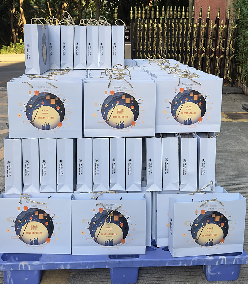 桂花飘香迎国庆,中秋赏月万事圆。花季传媒APP下载入口化妆用品（深圳）有限公司同心庆中秋迎国庆！！