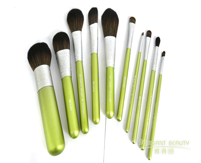  如何选择适合自己肤质的花季传媒APP下载网站套装？掌握这五点