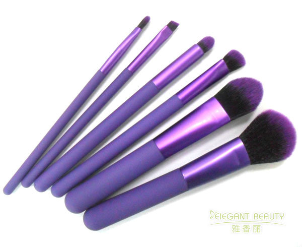 花季传媒APP下载网站的正确清洁与保养：让妆容更持久的关键